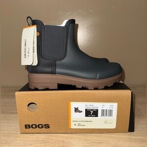 NWT BOGS HOLLY CHELSEA Dark Grey Rain Boots. Size 7. 100% Waterproof 💦